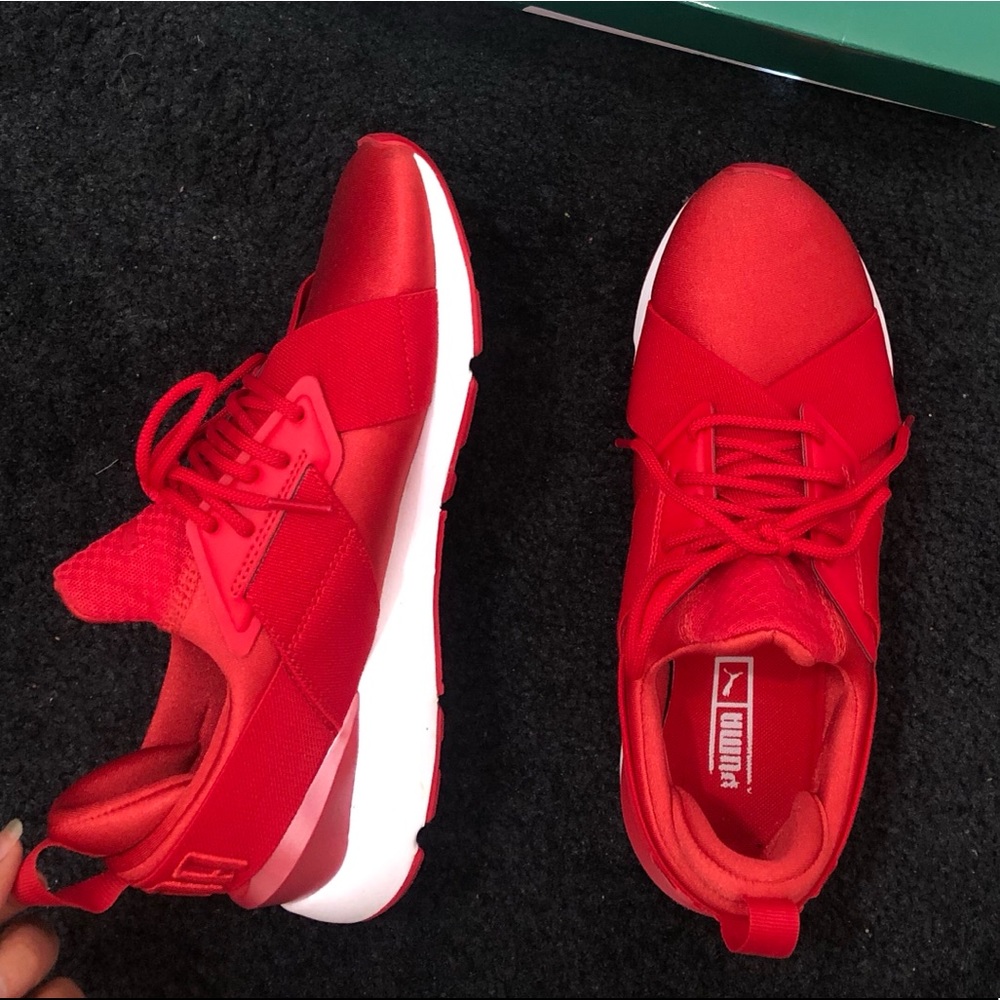 Puma Sneakers size 8 like new